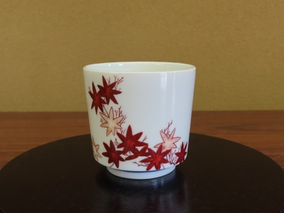 水草文七寸高台皿 | 栗田美術館